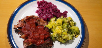 Smoky short ribs in a sugar-free BBQ sauce